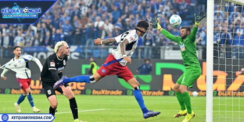 Thế trận nghẹt thở trong trận Hamburg SV vs Ulm