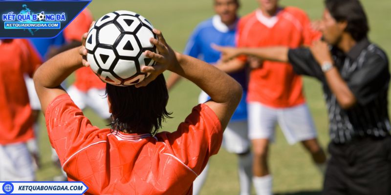 Giải nghĩa chi tiết về kèo ném biên trong bóng đá